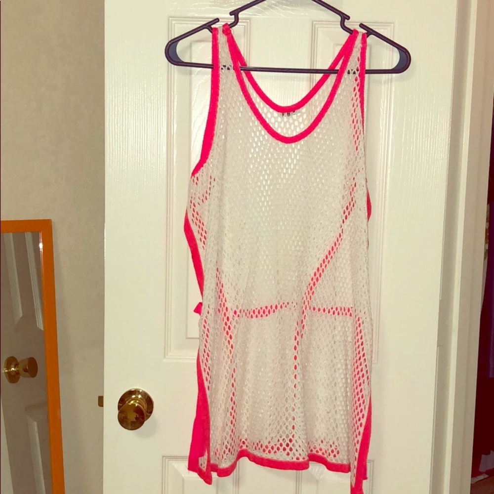 Pink/White fishnet tank